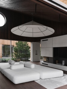 Фото интерьера гостиной деревянного дома в скандинавском стиле