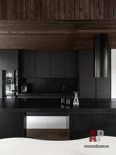 Фото интерьера кухни деревянного дома в скандинавском стиле