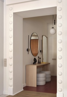 Фото интерьера входной зоны квартиры в стиле фьюжн