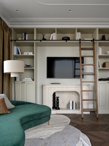 Фото интерьера каминной квартиры в стиле неоклассика