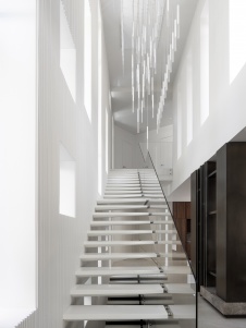 Фото лестницы дома в стиле минимализм