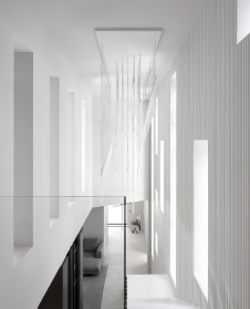 Фото лестницы дома в стиле минимализм