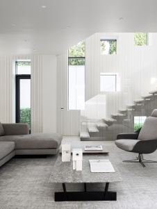 Фото интерьера лестничного холла дома в стиле минимализм