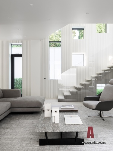 Фото интерьера лестничного холла дома в стиле минимализм