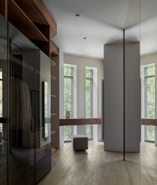 Фото интерьера гардеробной дома в стиле минимализм