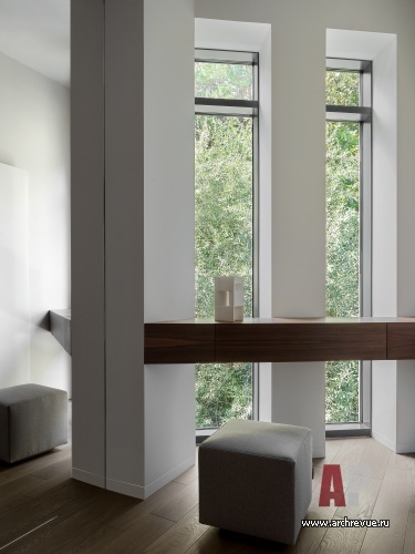 Фото интерьера гардеробной дома в стиле минимализм