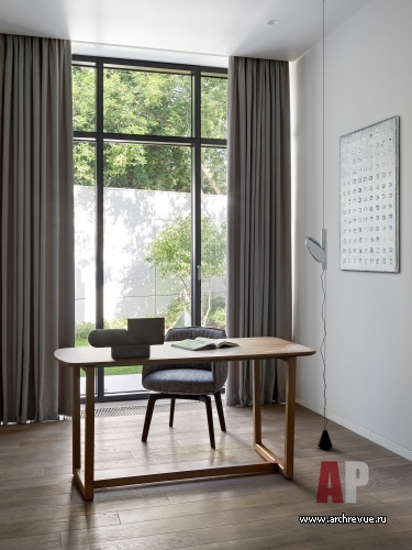 Фото интерьера кабинета дома в стиле минимализм