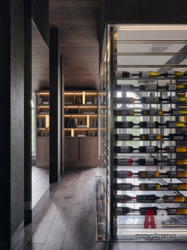 Фото интерьера винотеки квартиры в стиле шале 