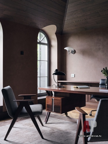 Фото интерьера кабинета квартиры в стиле шале 