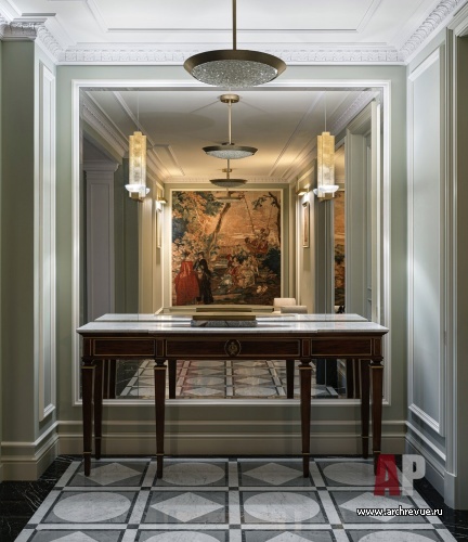 Фото интерьера входной зоны квартиры в стиле неоклассика