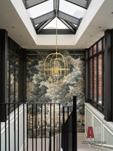 Фото лестницы квартиры в стиле неоклассика