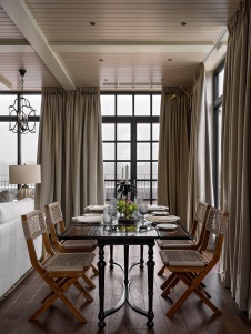 Фото интерьера зоны отдыха квартиры в стиле неоклассика 