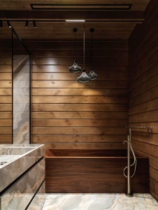Фото интерьера ванной дома в стиле шале 