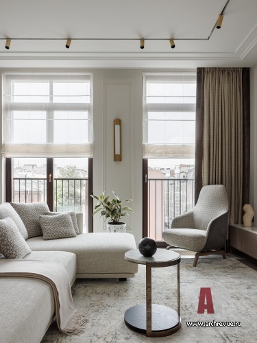 Фото интерьера гостиной квартиры в стиле неоклассика