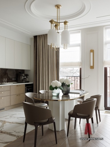 Фото интерьера столовой квартиры в стиле неоклассика