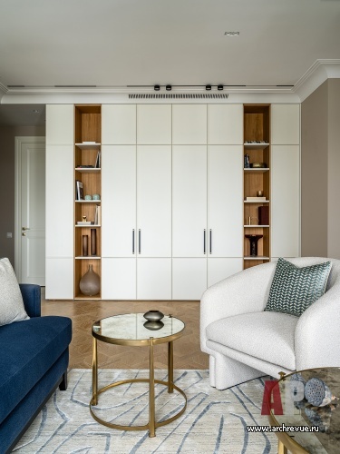 Фото интерьера гостиной квартиры в стиле неоклассика