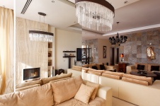 Фото интерьера каминной трехуровневого пентхауса в современном стиле