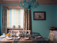 Фото интерьера столовой двухэтажного дома в стиле фьюжн