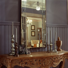 Фото интерьера входной зоны двухэтажного дома в стиле фьюжн