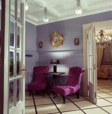 Фото интерьера входной зоны двухэтажного дома в стиле фьюжн