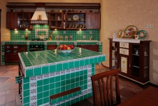 Фото интерьера кухни загородного дома в стиле шале