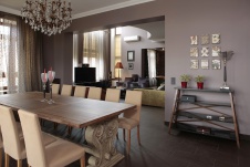 Фото интерьера столовой загородного дома в стиле фьюжн