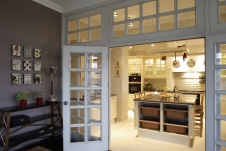 Фото интерьера кухни загородного дома в стиле фьюжн