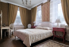 Фото интерьера спальни трехэтажного дома в стиле Прованс