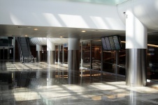 Фото интерьера холла международного аэропорта «Шереметьево-3» в современном стиле