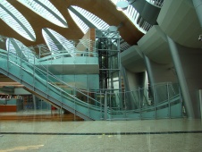 Фото интерьера лифтового холла аэропорта международного аэропорта «Шереметьево-3» в современном стиле