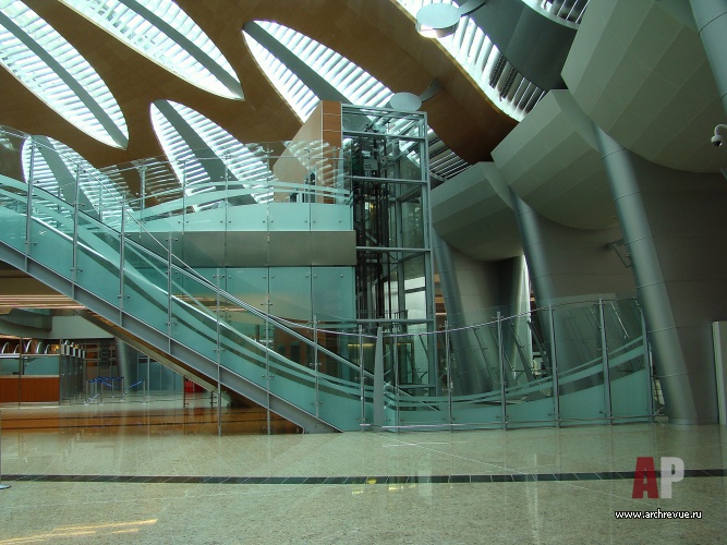 Фото интерьера лифтового холла аэропорта международного аэропорта «Шереметьево-3» в современном стиле