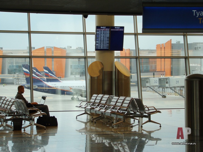 Фото интерьера зоны отдыха аэропорта международного аэропорта «Шереметьево-3» в современном стиле