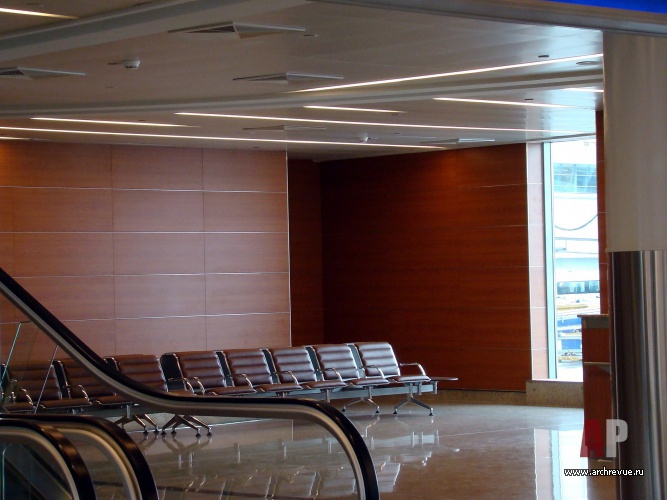 Фото интерьера аэропорта международного аэропорта «Шереметьево-3» в современном стиле 