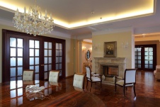Фото интерьера столовой дома в классическом стиле