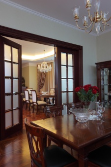 Фото интерьера столовой дома в классическом стиле
