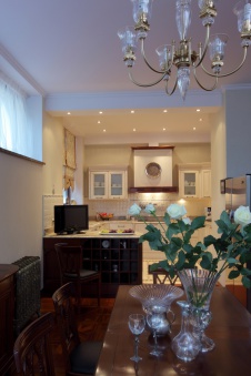 Фото интерьера кухни дома в классическом стиле