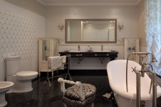 Фото интерьера санузла дома в классическом стиле