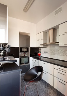 Фото интерьера кухни гостевой квартиры в современном стиле