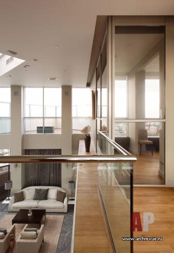 Фото интерьера балкона гостевой квартиры в современном стиле