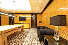 Фото интерьера бильярдной загородного дома в классическом стиле