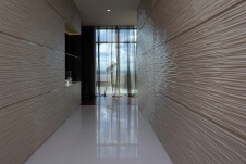 Фото интерьера коридора пентхауса в стиле минимализм