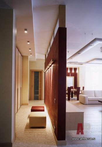Фото интерьера коридора пентхауса в стиле минимализм