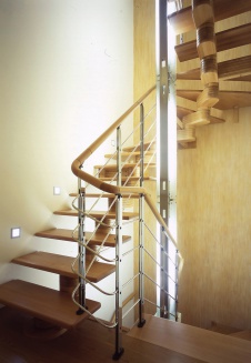 Фото лестницы пентхауса в стиле минимализм