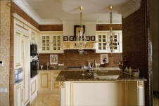 Фото интерьера кухни квартиры в классическом стиле