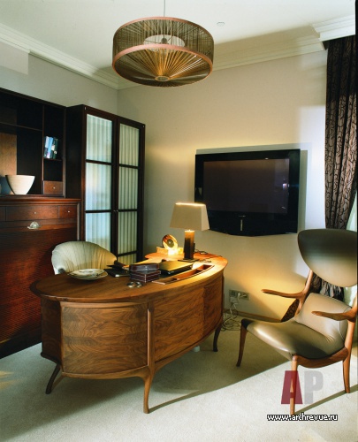 Фото интерьера кабинета квартиры в стиле гламур