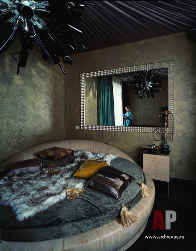 Фото интерьера спальни квартиры в стиле гламур