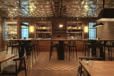 Фото интерьера бара ресторана в стиле фьюжн