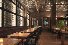 Фото интерьера зала ресторана в стиле фьюжн