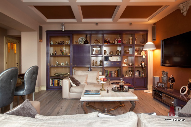 Фото интерьера столовой квартиры в стиле фьюжн с предметами искусства