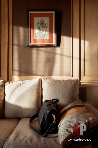 Фото детали интерьера квартиры в стиле фьюжн с предметами искусства